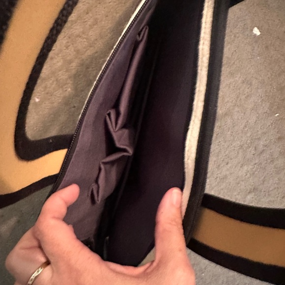 Jump From Paper Woolen Gray Handbag with Tan Accents - Picture 3 of 4